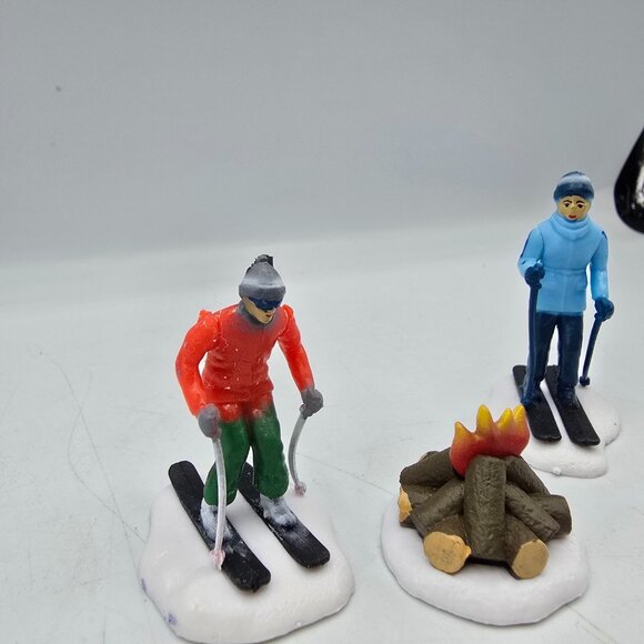 Cobblestone Corners Winter Christmas Village People Miniature Figurines Ski Spor - Picture 4 of 8